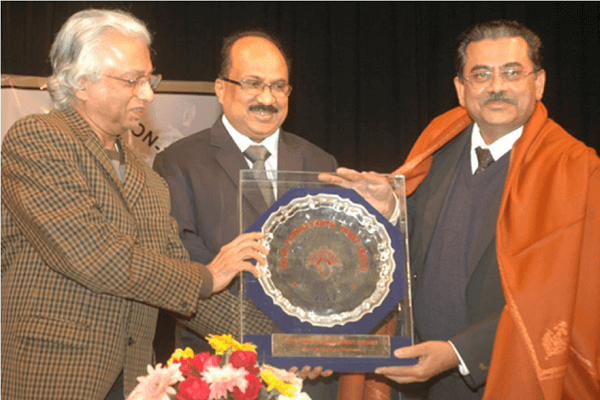 Shri M. G George Muthoot, Chairman of The Muthoot Group has been honored with Life Time Achievement Award for his outstanding contribution to business, religion and social field by Delhi Panchvadya Trust (Regd.).