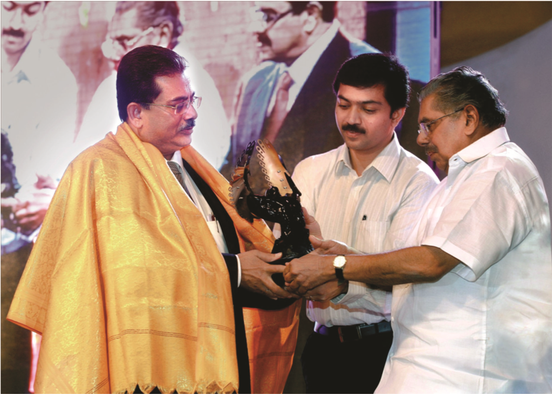 Shri M.G. George Muthoot being awarded as Businessman of the Decade by Shri Vayalar Ravi, Union Cabinet Minister for Overseas Indian Affairs and Minister of Civil Aviation at a glittering ceremony of the World Malayalee Council held on 10th Sept 2012