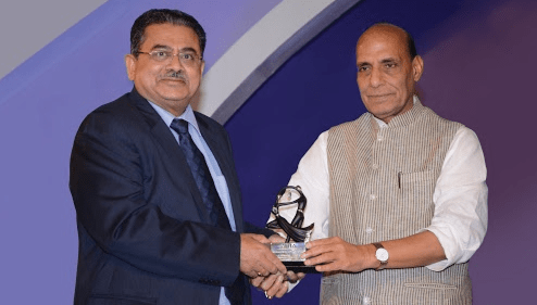 Shri M. G. George Muthoot presented with "Emerging Business Leader of the Year" by the then Home Minister, Shri Rajnath Singh in 2014.